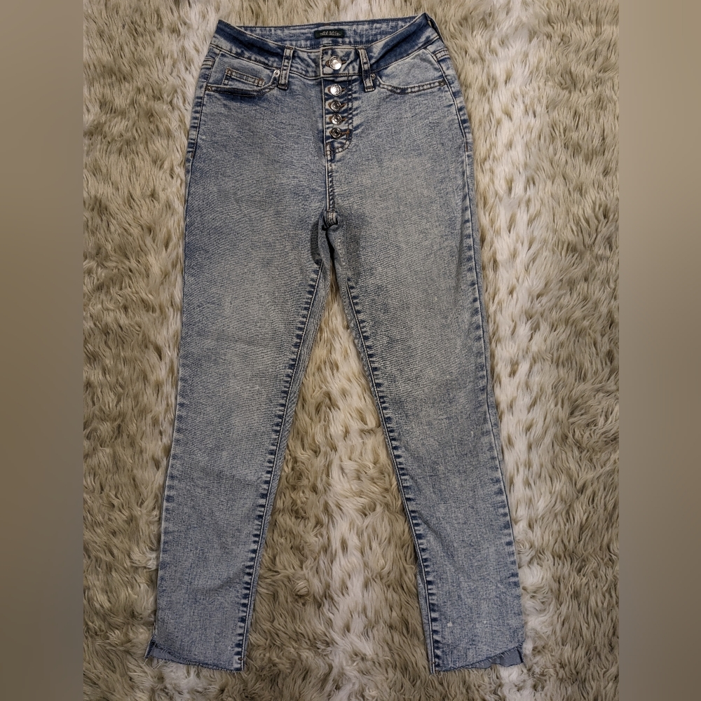 Wild Fable 5 buttons Light Wash Distressed Jeans size 0